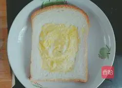 Toast Illustration of how to make the microwave version of pizza 2