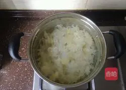 Illustration of how to make Lily, Red Date, Wolfberry and Tremella Soup 2