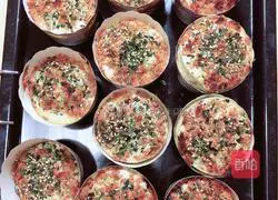 Illustration of how to make meat floss and seaweed muffin cake 16