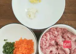 Illustration of how to make minced meat, vermicelli and baby vegetables 2