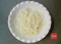 Illustration of how to make garlic vermicelli and baby cabbage 2