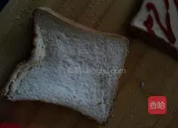  Illustration of making toast pizza 1