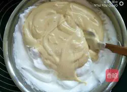 fresh Illustration of how to make the Strawberry Gulu Cake 11