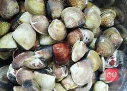 Illustration of how to make stir-fried clams with onion, ginger and spicy food 1