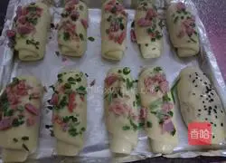 Illustration of how to make meat floss rolls 15