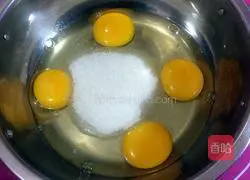 Illustration of how to make cupcakes 4