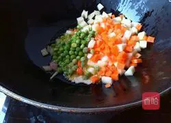 Illustration of how to make potato noodles 4