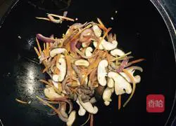 Illustration of how to make assorted fried rice noodles 7