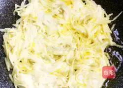 How to make golden potato shredded cakes Illustration 5