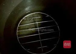 Illustration of how to make steamed pork with rice flour 6