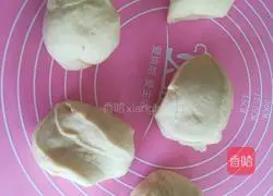 Illustration of how to make hamburger buns 10