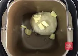 Illustration of how to make chive cheese bread 3