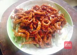 Illustration of how to make fake Beijing sauce shredded pork 12