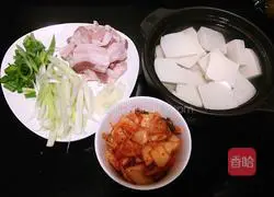 Illustration of how to make pork belly, spicy cabbage and tofu soup 2