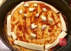 Illustration of how to make bacon pizza 10