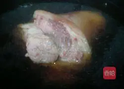 Illustration of making secret sauce elbows 12