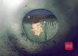 Illustration of how to make cold folded ear root 5