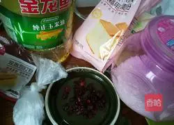 Illustration of how to make red date and cranberry muffin cake 1