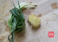 Illustration of how to make salt-baked chicken 3