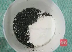 ✔Illustration of how to make black sesame candy triangle 4