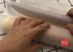 Strawberry Petit Four Cake Roll Recipe Illustration 15