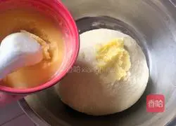 Illustration of how to make butter rolls 4