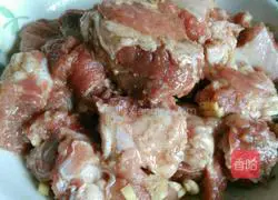 Illustration of how to make salt and pepper pork ribs 4