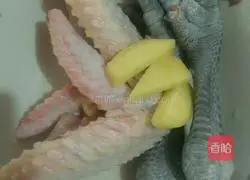 Illustration of how to make braised chicken wings and chicken feet 1