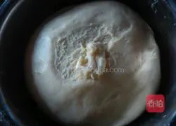 Illustration of how to make soft sweet bread 6