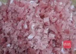 Illustration of making braised noodles with sauerkraut 3