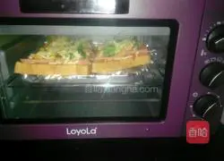 Toast Mini Pizza Recipe Illustration 7