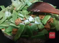 Illustration of braised lentils in sauce 9