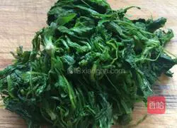 Illustration of how to make shepherd's purse and fresh meat Xiao Long Bao 3