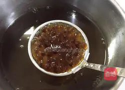 Illustration of how to make pearl milk tea 2