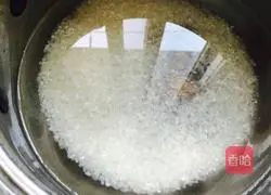 Illustration of how to make tuna and scallop porridge 1