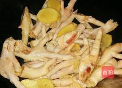 Illustration of braised chicken feet in oil 4