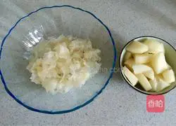 Illustration of how to make Snow Pear, Red Date, Wolfberry and Tremella Soup 2