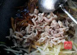 Illustration of how to make ginger fried pork 6