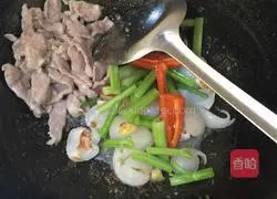 Illustration of how to make lychee meat slices 6