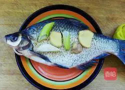 Illustration of how to make steamed Wuchang fish 9