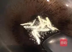 Illustration of how to stir-fry shrimps with salt and pepper oil 3