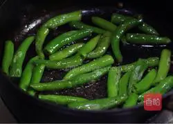 Illustration of how to make beef tenderloin with Hangzhou pepper 5