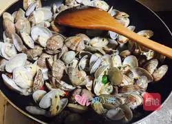 Illustration of how to make spicy clams 8