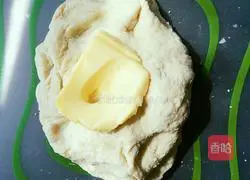 Cheese Bacon Pizza Recipe Illustration 4