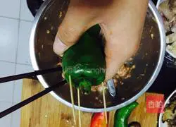 Illustration of how to make meat-stuffed green peppers 6