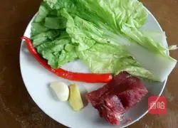 Illustration of how to make fried shredded pork with rice noodles 1