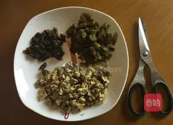 Illustration of how to make French country nut bread 3