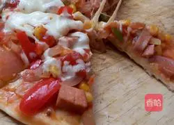 Illustration of how to make pizza without an oven (pan and electric pan are used together)