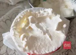 Illustration of how to make strawberry floating cloud roll 18