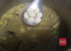 Illustration of how to make Hakka salted glutinous rice balls 17